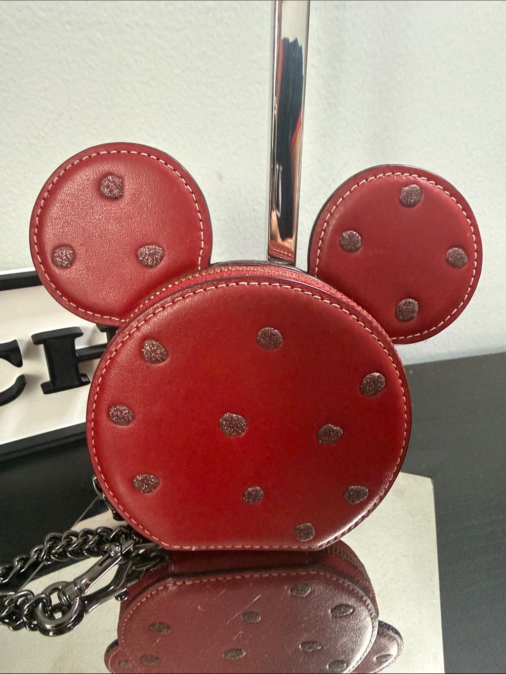Coach x Disney Red Leather Minnie Mouse Key & Card Holder - Picture 2 of 7